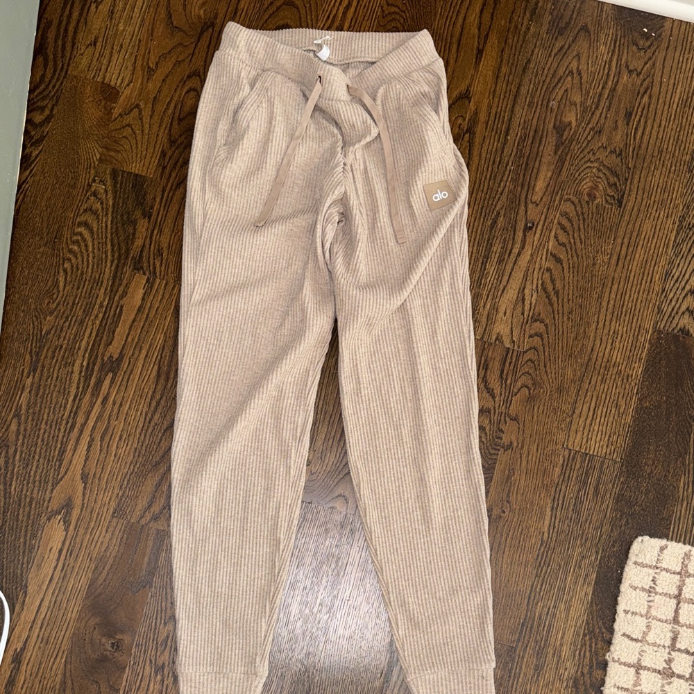 ALO Yoga MUSE SWEATPANTS